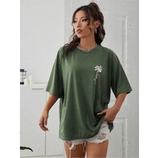 Trendseninle Kadın Haki Papatya Baskı Regular Fit Tişört