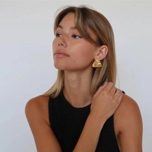 Vulcao Üçgen Kabartmalı Gold Renk Küpe
