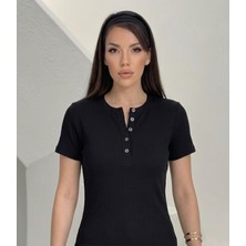 Nur Giyim Kadın Siyah Kaşkorse Henley Yaka Tişört - Düğme Detaylı Slim Fit Fitilli T-Shirt