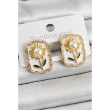 Uravas Store Pirinç Beyaz Mineli Papatya Figürlü Sanatsal Portre Model Gold Renk Kadın Küpe