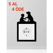 Köpekle Oyun Oynayan Bebek Dekoratif Priz / Anahtar Çerçevesi