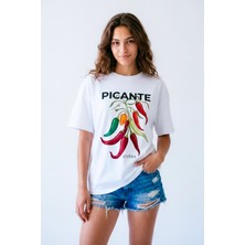 Hoxie Kadın Beyaz Oversize 'Picante' Biber Baskılı Salaş Tişört