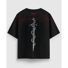 Only Fear Of God Yazılı Kılıç Baskılı Oversize Siyah Tişört – %100 Pamuk Unisex Streetwear