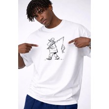 Oversize Beyaz Tişört %100 Pamuk – Minimal Balıkçı Çizim Baskılı Unisex Streetwear