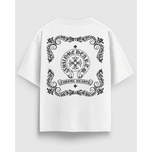 Vintage Gotik Desenli Oversize Beyaz Tişört – Premium %100 Pamuk, Luxury Streetwear Koleksiyonu