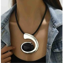 Balva Konsept Siyah Taşlı Silver Detaylı Spiral Kolye