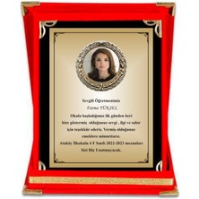 Yüksel 34 Öğretmen Plaketi , Öğretmene Resimli Kadife Kutulu Plaket 15X20CM
