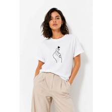 Mç Plus Kore Parmak Kalp Aşk Temalı Minimal Baskılı Tişört Yazlık Kısa Kol T-Shirt  - Beyaz