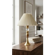 Decodelight Gold Şahmeran Metal Yüksek Ayak Kristal Taşlı Büyük Açık Krem Pileli Kumaş Şapka Abajur Lambası