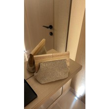 Merve Bayraktar Tahta Saplı Krem Clutch Çanta