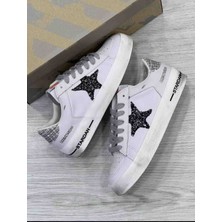 Golden Goose Stardan Kadın Beyaz Sneaker - Siyah Simli Yıldız Detaylı