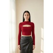 Lux Store Kadın Bordo Göğüs Dekolteli Uzun Kollu Cut Out Crop Top Bluz – Şık, Rahat ve Kolay Kombinlenebilir