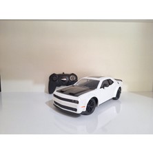 Aksoy Toys Uzaktan Kumandalı Işıklı Dodge Challenger Beyaz 1:16 Ölçek 24 cm Araba
