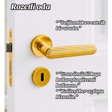 Eymen Meral Aksesuar Gold Lüx Zamak Alüminyum Karışımlı Rozetli Oda Kapı Kolu 1. Sınıf Malzemeden Üretilmiş Olup Uzun Ömürlü Kullanabileceğiniz Şık ve Ekonamik Kapı Koludur (Vidalar Dahildir)