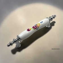 DKSDİZAYN 5 Adet Ezgi Porselen Çiçek Desenli Dolap Kulpu 96 mm – Krom Metal Ayaklı Beyaz Porselen Dekoratif Mobilya Kulpu