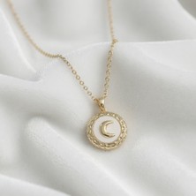 Lumina 316L Çelik Gold Renk Zincir Beyaz Mineli Hilal Işlemeli Madalyon Model Kadın Kolye