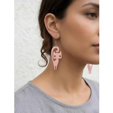 Modern Silüet Kedi Küpe – Minimalist Pembe Şıklık