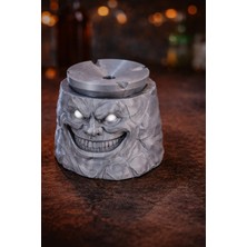 Alse 3D Korku Tasarımlı 3D Kül Tablası – Kapaklı, Dekoratif, Özel Tasarım Masaüstü Aksesuarı (85MM x 82MM)