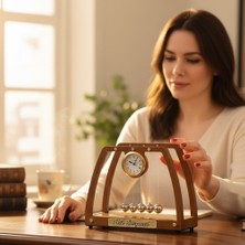 Hediyesahibi Kişiye Özel Isim Yazılı Ahşap Newton's Cradle Masa Saati ve Dekoratif Ofis Aksesuarı