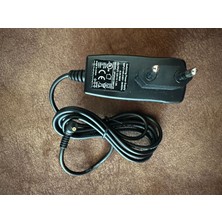 Shen Zhen ZFXPA01500120 12V 1.5A Switching Power Adapter (100-240V 50/60Hz)