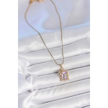 Youday Accessories 316L Çelik Gold Renk Zincir Mor Mineli Çiçek Işlemeli Zirkon Taşlı Kelebek Detay Portre Model Kadın Kolye