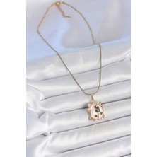 Youday Accessories 316L Çelik Gold Renk Zincir Pembe Mineli Çiçek Işlemli Inci Detay Portre Model Kadın Kolye