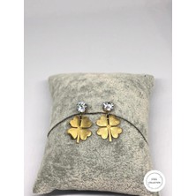 Taşlı Gold Renk Yonca Model Çelik Küpe