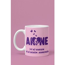 Iyi Ki Varsın Iyi Ki Benim Annemsin Bu Kadın Harika Bir Anne Yazılı Özel Tasarım Kupa Bardak Yeni Anneye Hediye Bebek ve Kelebek Figürlü