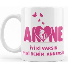 Iyi Ki Varsın Iyi Ki Benim Annemsin Bu Kadın Harika Bir Anne Yazılı Özel Tasarım Kupa Bardak Yeni Anneye Hediye Bebek ve Kelebek Figürlü