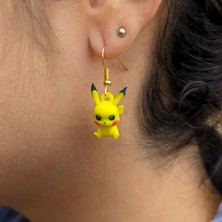 Brand House Çok Renkli V2 Pikachu 3D Sallantılı Küpe – Anime Sevimli Trend Kadın Aksesuar