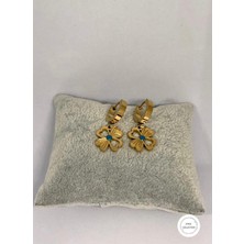 Mavi Taşlı Gold Renk Çiçek Model Çelik Küpe