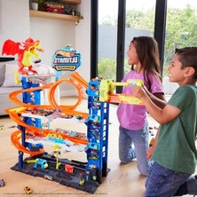MarkEntegra Hot Wheels 2 Adet Metal Araba ile Birlikte Gelen, 50'den Fazla 1:64 Ölçekli Araba Için Saklama Alanına Sahip, 4 Katlı Oyun Pisti Içeren Hot Wheels Şehri Yeni Ultimate Garaj ile Ejderhayı Yen, HKX48