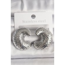 Renas Store Pirinç Gümüş Renk Yılan Sırtı Işlemeli Yarım Halka Model Kadın Küpe