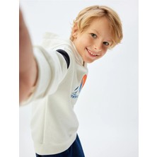Koton Kapşonlu Kayak Temalı Uzun Kollu Sweatshirt Ekru Renk Erkek Çocuk 6 - 7 Yaş