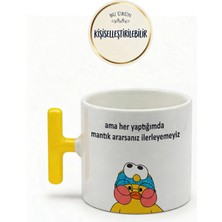 Desene Bak Ama Her Yaptığımda Mantık Ararsanız Ilerleyemeyiz Yazılı Kupa - Sarı Kulplu Hediye Kupa
