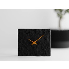 Tüyak Production Taş Dokulu Masa Saati | Kaya Görünümlü Modern Dekoratif Saat | Minimal Blok Turuncu Akrep Yelkovanlı - Siyah