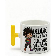Desene Bak Delilik Öyle Kolay Olmuyor Yıllarımı Verdim Ben Yazılı Baskılı Seramik Hediye Kupa Bardak