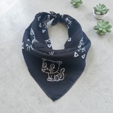 ALS Tasarım Dünyası Siyah Renk Zemin Üzerine Içinde Beyaz Kedi Desenli %100 Koton Bandana