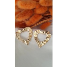 İpar Aksesuar Büzme Kalp Metal Gold Küpe