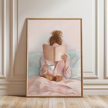 Ninastore Yatakta Kitap Okuyan Kadın Baskısı - Pembe Baskılar - Kitap Severler Için Hediyeler - Minimalist
