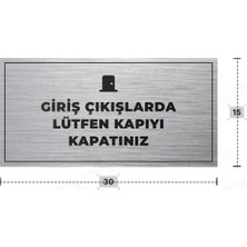 Azresa Gırış Çıkışlarda Lütfen Kapıyı Kapatınız Yazılı - Metal - Gümüş Renk - Kapı Isimliği - 30X15 cm