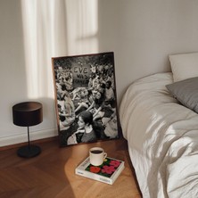 Ninastore Feminist Protesto Sanat Baskısı: Eve Çerçevelendi - Vintage Siyah Beyaz (Baskı)