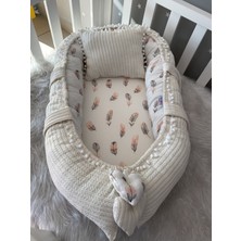 Jaju Baby Ponponlu Babynest Örgü Kumaş ve Tüy Desenli Beyaz Malzemeden Tekerleksiz Tasarım