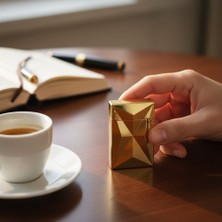 Hedea 24K Altın Görünümlü Prizmatik Metal Çakmak - Elmas Kesim Prestij Serisi