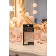 Miniso Gold Beauty Taşlı Takma Tırnak – Kendinden Yapışkanlı ve Zarif Detaylı Pratik Set