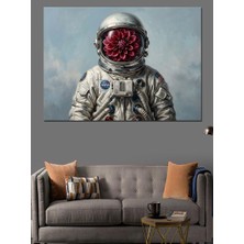 Artmeg Kaskında Çiçekler Olan Modern Astronot Dekoratif Kanvas - Mdf Ahşap Tablo