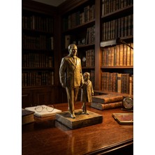 Atatürk ve Çocuk Heykeli