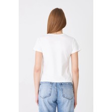 Sortie Collection Kadın Ceylan Baskılı Bisiklet Yaka Fitted Basic Tshirt Ekru