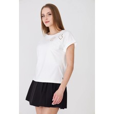 Sortie Collection Kadın Göğsü Fiyonk Nakışlı Yırtmaçlı Modal Basic Tshirt Ekru