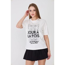 Sortie Collection Kadın Jour À La Fois Yazı Baskılı Rahat Kalıp Basic Tişört Ekru